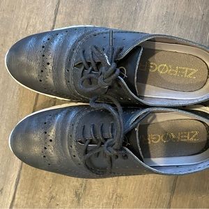 Black Oxford sneakers